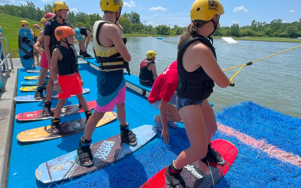 Wakeboarding rozjezd ve stoje
